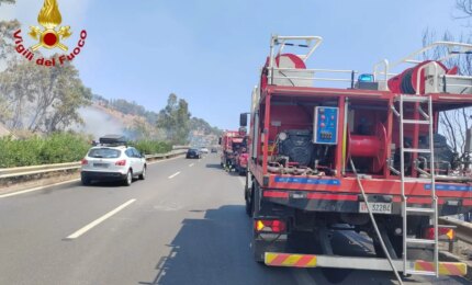 Incendio a Taormina, minacciate diverse abitazioni