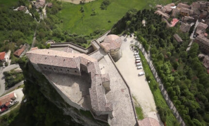 San Leo connessa al futuro con Open Fiber, la fibra abilita l&rsquo;albergo diffuso
