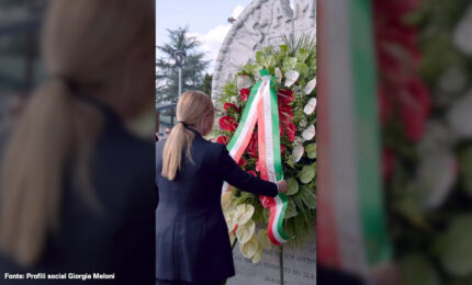 Meloni ad Amatrice "Grazie per l'accoglienza", un anziano si commuove