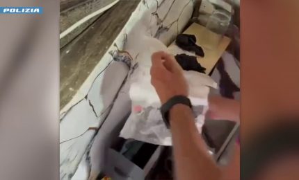 Catania, droga e mini cellulari destinati ai detenuti nascosti in casa