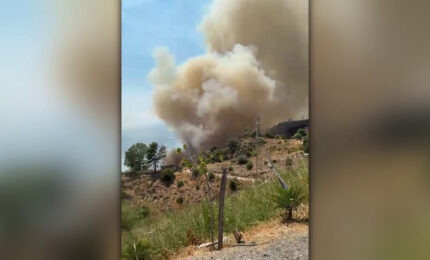 Incendio a Taormina, le fiamme minacciano le abitazioni
