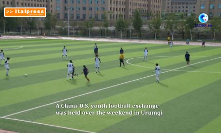 Xinjiang, giovani calciatori cinesi e statunitensi si incontrano grazie a sport
