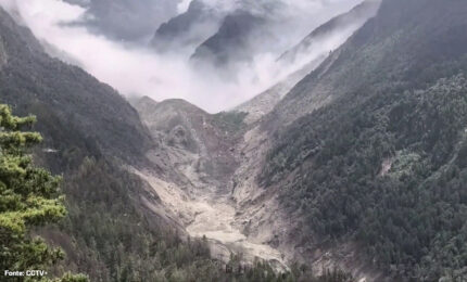 Tibet, una frana al confine con il Nepal travolge strade e infrastrutture