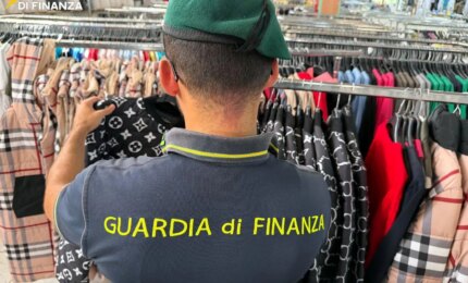 Catania, contrasto alla contraffazione: sequestrati 4.400 capi d&rsquo;abbigliamento