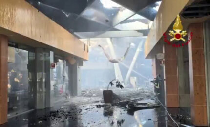 Incendio al centro commerciale Conca d'Oro a Palermo, si spengono ultimi focolai