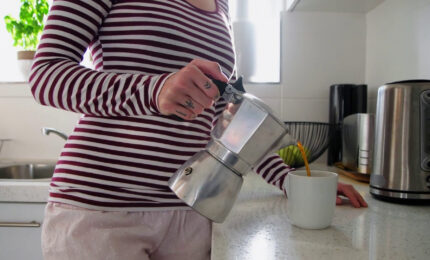 Caff&egrave; sempre pi&ugrave; caro, gli italiani riscoprono la moka