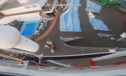 Malore in crociera in Sardegna, soccorso dalla guardia costiera in elicottero