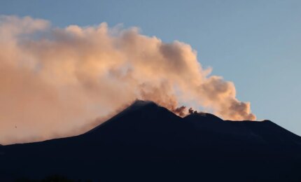 Etna in eruzione, stop agli arrivi all&rsquo;aeroporto di Catania sino alle ore 16