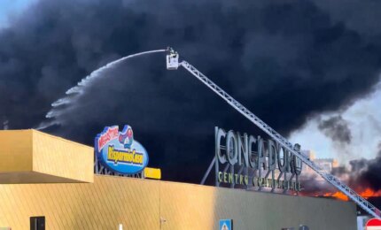Incendio sul tetto del centro commerciale Conca d&rsquo;Oro di Palermo, in corso le operazioni di evacuazione / Video