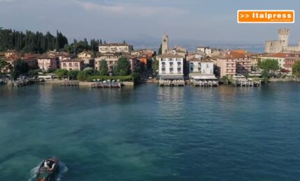 Turismo, meno arrivi ma soggiorni pi&ugrave; lunghi