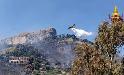 Giornata di superlavoro nel Messinese sul fronte incendi, impegnati Canadair ed elicotteri