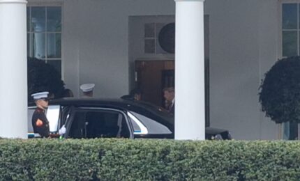 Il presidente cinese Xi Jinping lascia la Casa Bianca, le immagini