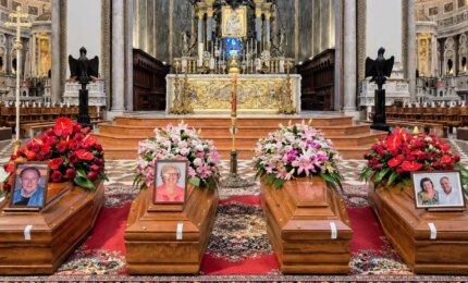 Crollo Messina, la Cattedrale gremita per l&rsquo;ultimo saluto alle vittime