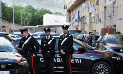 Incendio allo Zen di Palermo, trovato in un magazzino il corpo carbonizzato di un uomo