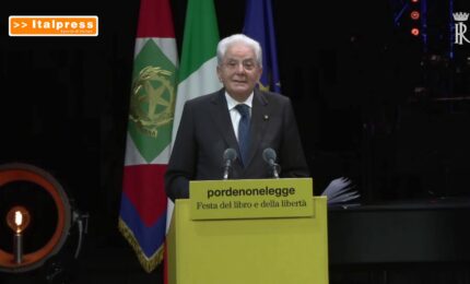 Mattarella "Dialogo tra le culture e confronto delle idee motore della storia"