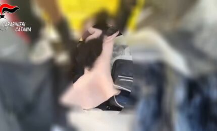 Arsenale e maschere per rapine in un garage a Catania, arrestato 36enne