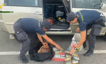 Porto di Civitavecchia, maxi sequestro di tabacco proveniente dall'Algeria