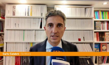 Calabr&ograve; presenta 'Cemento e Sangue' "Romanzo noir deve avere anima politica"