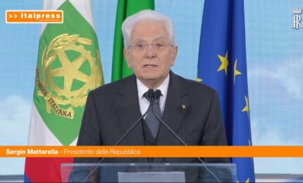 Scuola, Mattarella "Giovani crescano tenendo insieme conoscenza e umanit&agrave;"