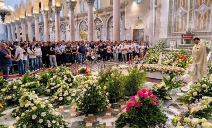 A Messina lacrime e commozione per l&rsquo;ultimo saluto a Rebecca Galli, la 17enne morta in un grave incidente