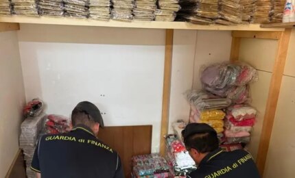 Sequestrati oltre 6.700 articoli contraffatti nel Catanese, una denuncia