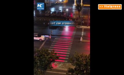 Cina, nell'Anhui l'attraversamento pedonale &egrave; con segnali luminosi e vocali