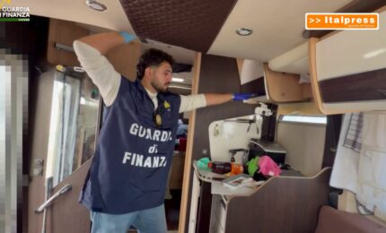 Droga e armi nascoste in un caravan nei boschi del Varesotto, tre arresti
