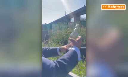 Campania, Sangiuliano consegna a Fico l'acqua del Fiume Sarno "Bomba ecologica"