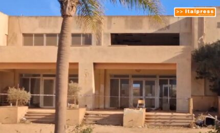 Tromba d'aria nel Trapanese, le immagini della scuola danneggiata a Marsala
