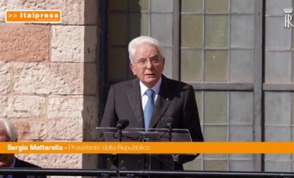 Mattarella ad Assisi "Guerre insensate, San Francesco possa indicare via pace"